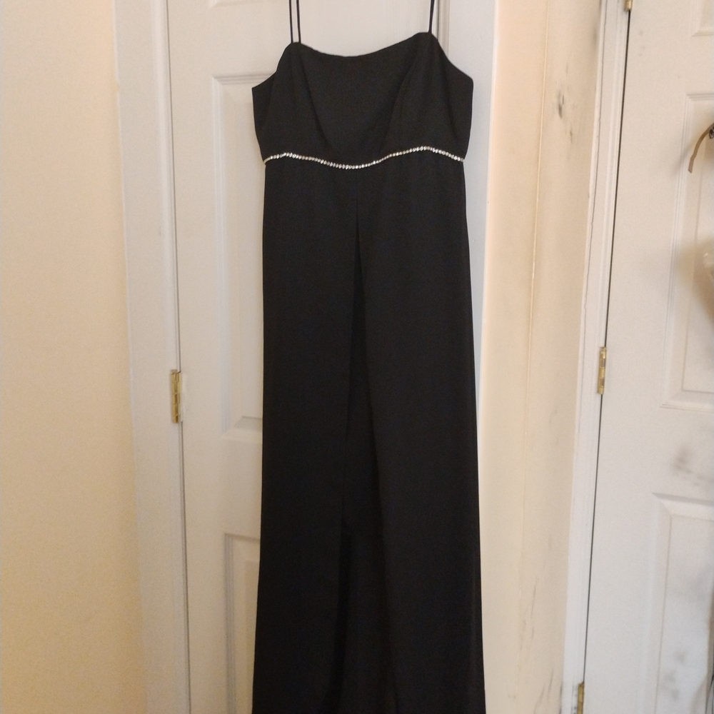 Elegant Black Spaghetti-Strap Prom Dress with Crystal Waist